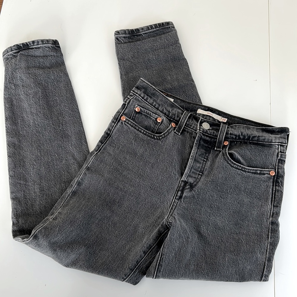 Levi’s / Grey Wedgie Jean